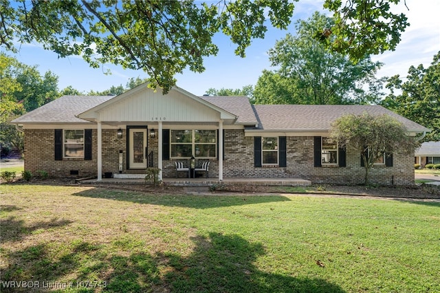 view of front of house featuring covered porch and a front lawn