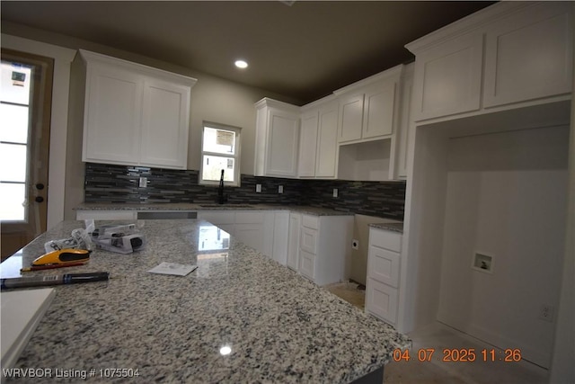 empty room with a tray ceiling