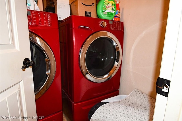 114 Stone Dr, Roland, OK 74954 - laundry room with washer and dryer