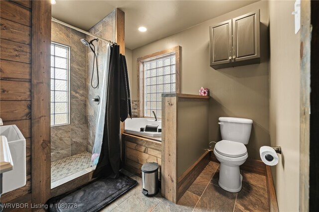 465 Boyd Dr, New Blaine, AR 72851 - full bathroom featuring a stall shower, toilet, baseboards, and recessed lighting