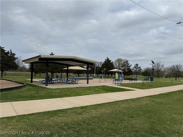 200 E Scott Ave, Sallisaw, OK 74955 - view of home's community featuring a gazebo and a lawn