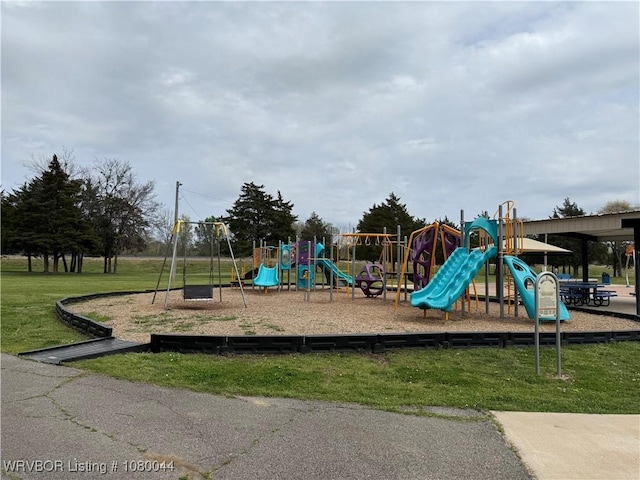 200 E Scott Ave, Sallisaw, OK 74955 - community jungle gym featuring a yard