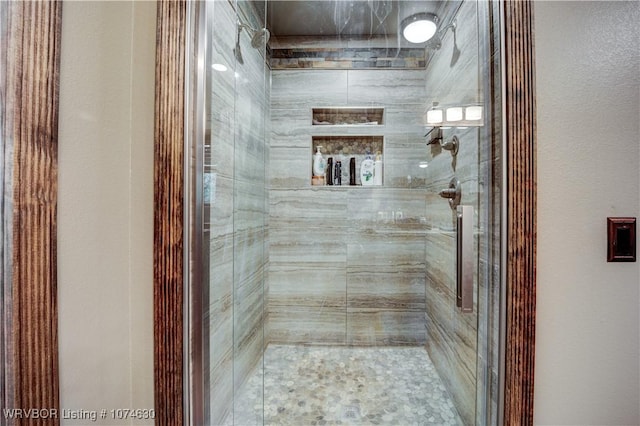 bathroom featuring a tile shower