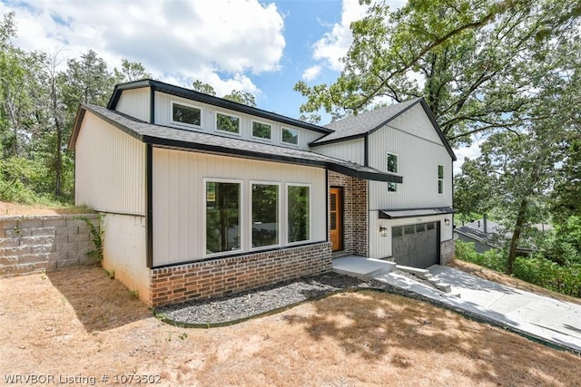 view of front facade with a garage