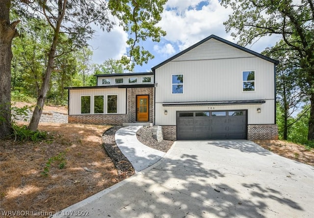 view of front of property featuring a garage