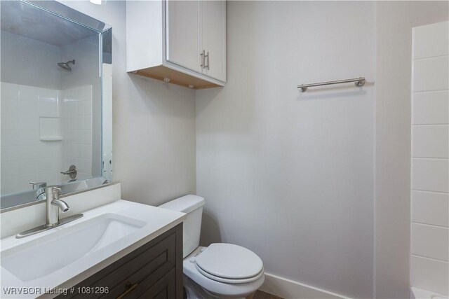 3305 Spradling Ave, Fort Smith, AR 72904 - bathroom with a shower, toilet, and vanity