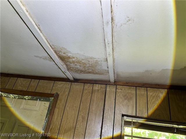 3329 Furry Way, Van Buren, AR 72956 - detailed view of wood walls