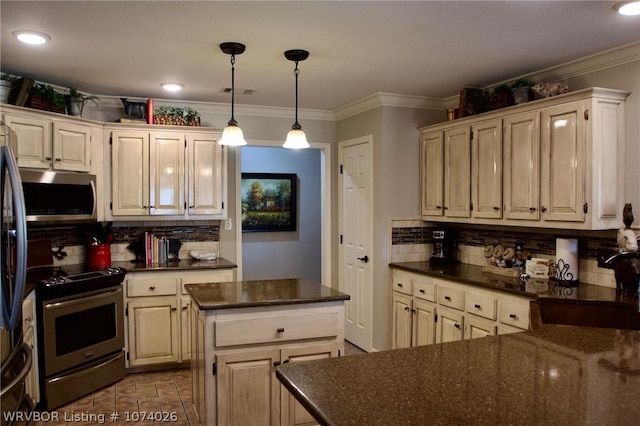 kitchen with a kitchen island, sink, stainless steel appliances, and tasteful backsplash