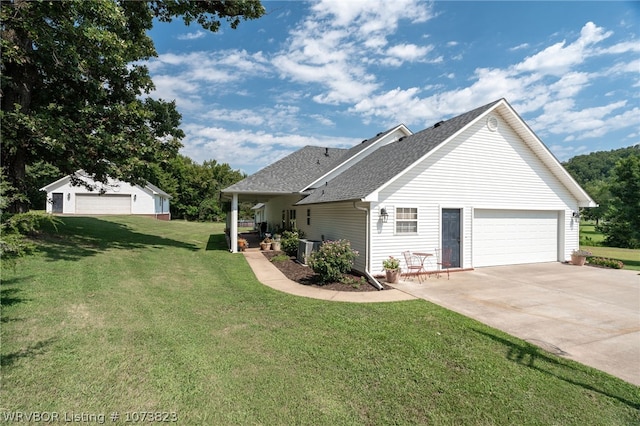 view of front of property featuring a front yard and cooling unit