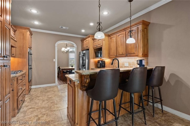 12905 Limestone Dr, Fort Smith, AR 72916 - kitchen with stainless steel appliances, crown molding, a chandelier, a peninsula, and backsplash
