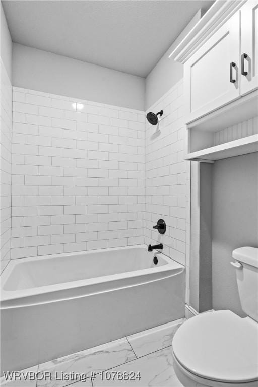 bathroom with tiled shower / bath and toilet