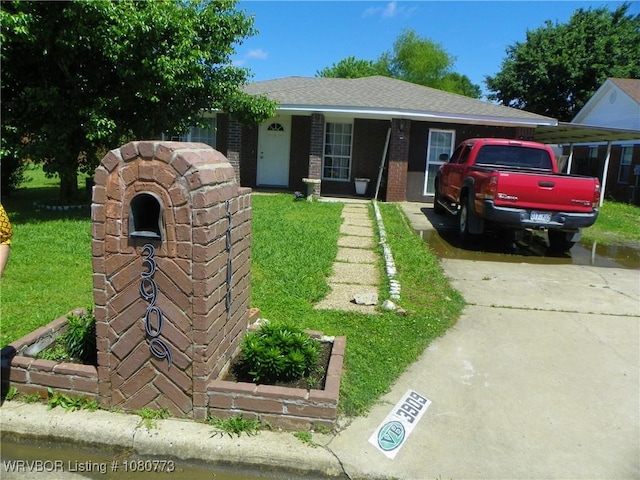 view of front of property with driveway and a front yard