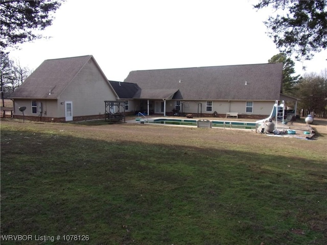 back of house featuring a yard