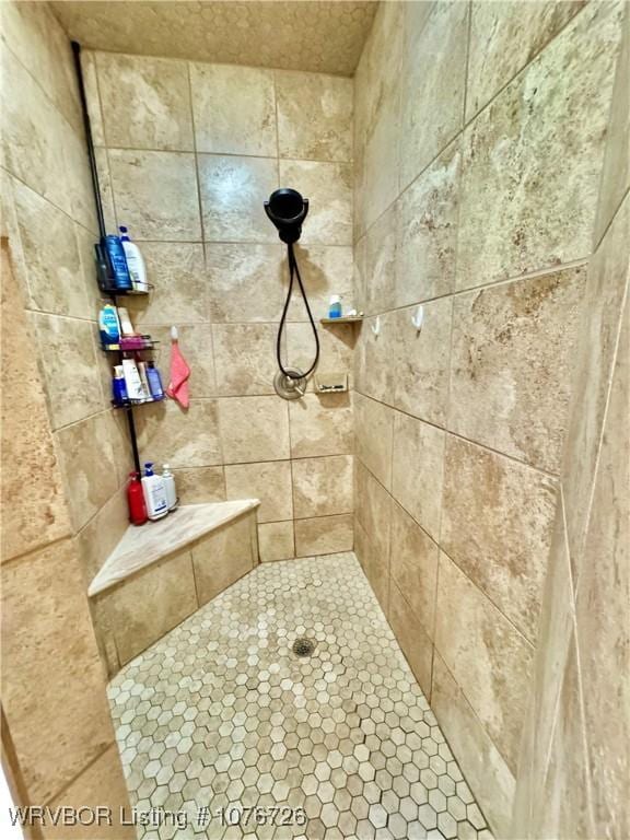 bathroom featuring a tile shower