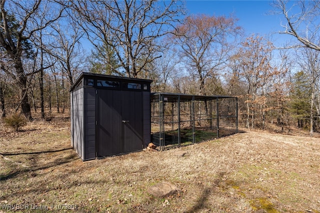 view of outdoor structure with an outbuilding