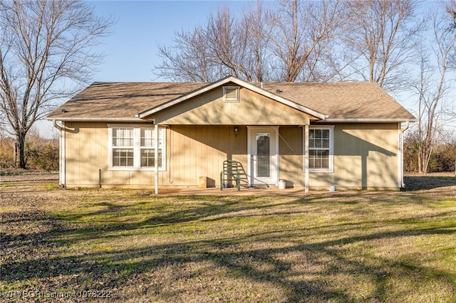 single story home with a front yard