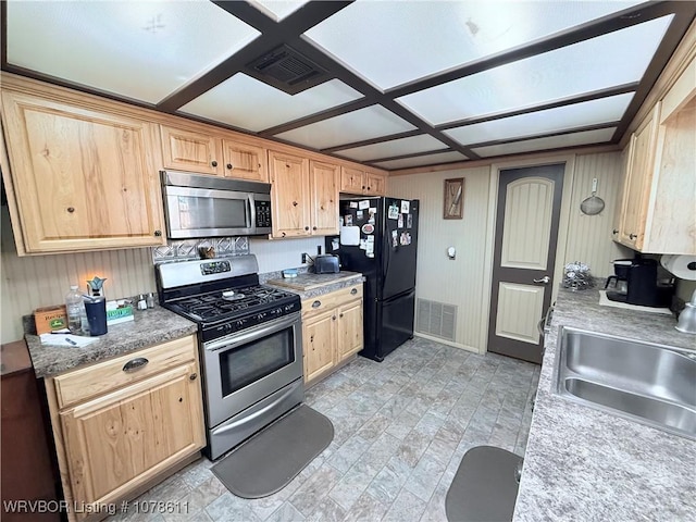 205 Lee Ordner, Panama, OK 74951 - kitchen with a sink, visible vents, appliances with stainless steel finishes, and light brown cabinets