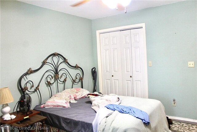 bedroom featuring ceiling fan and a closet