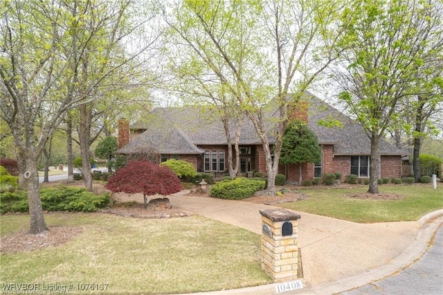 view of front of home with a front yard