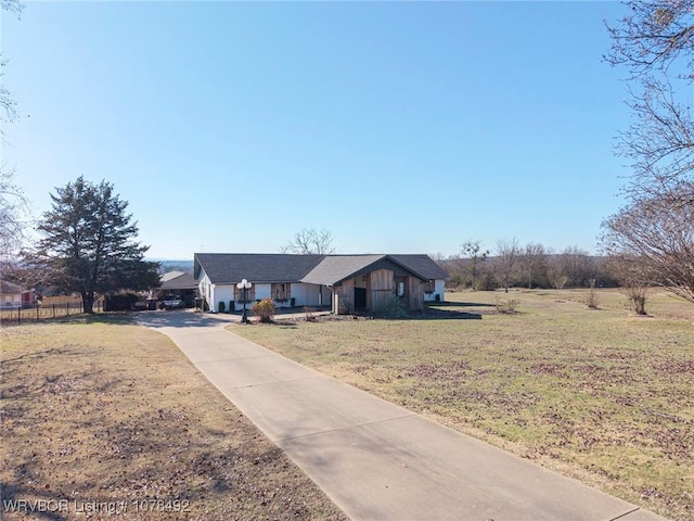 ranch-style home with a front yard