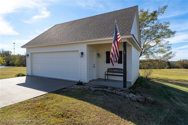 view of front of property featuring a garage and a front yard