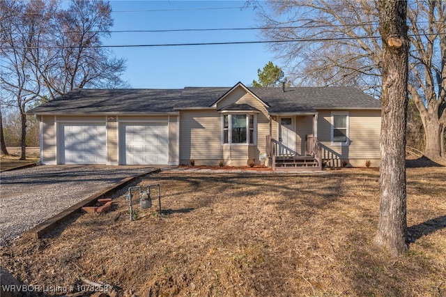 ranch-style home featuring gravel driveway