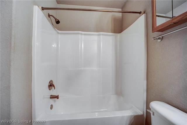 2005 Scarlet Oak Dr, Van Buren, AR 72956 - full bath featuring toilet, shower / bathtub combination, and a textured wall