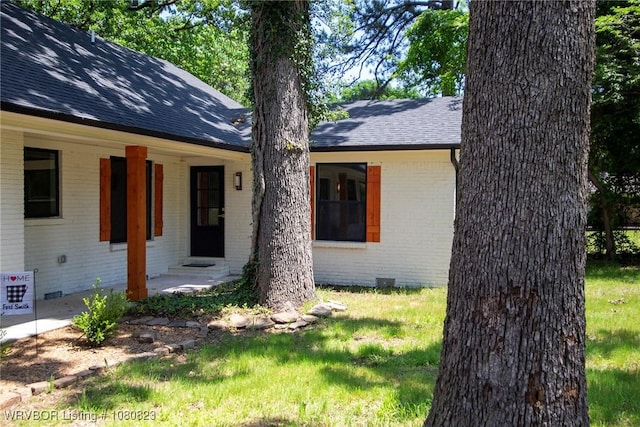6001 Bolton Rd, Fort Smith, AR 72903 - view of front of property featuring brick siding, a shingled roof, and a front lawn