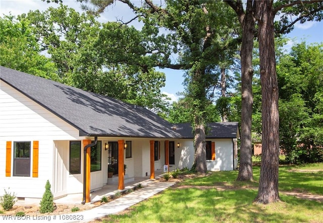 6001 Bolton Rd, Fort Smith, AR 72903 - view of front of house with covered porch, roof with shingles, and a front yard