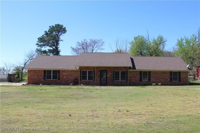 ranch-style house featuring brick siding and a front lawn