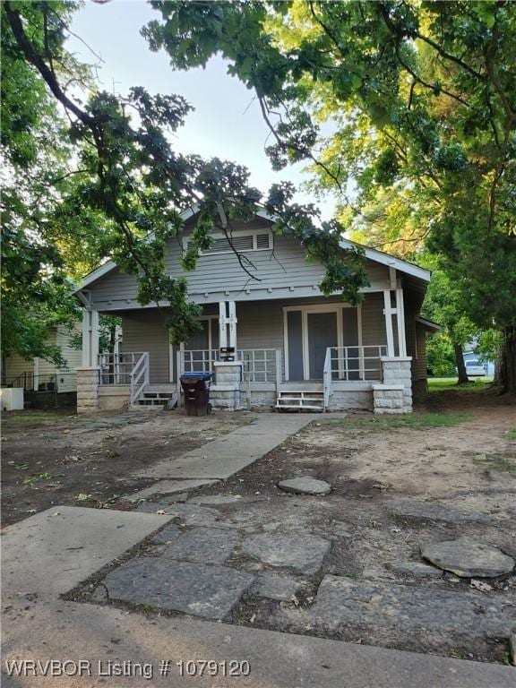 view of front facade with covered porch