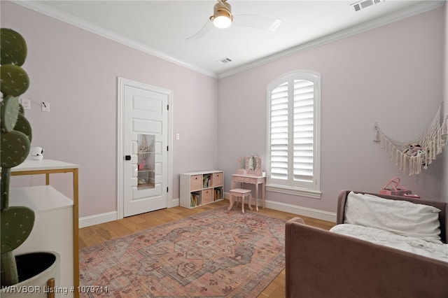 8801 Rombauer Pt, Fort Smith, AR 72916 - living area featuring visible vents, a ceiling fan, wood finished floors, crown molding, and baseboards