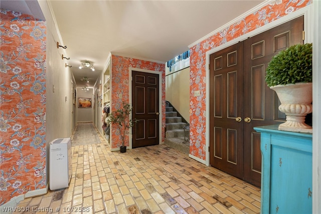 entryway featuring crown molding