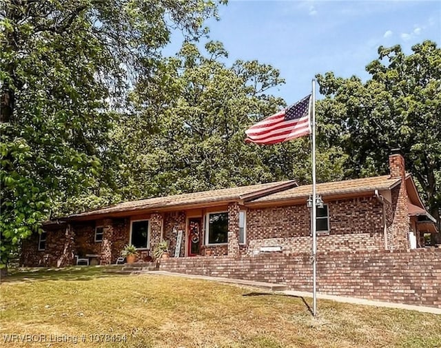 ranch-style home featuring a front yard