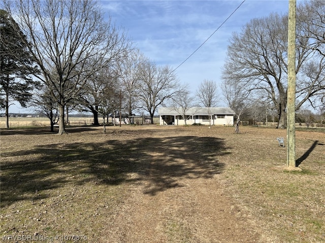 view of yard featuring a rural view