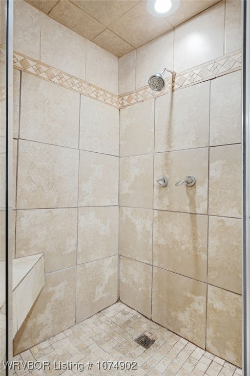 bathroom featuring a tile shower