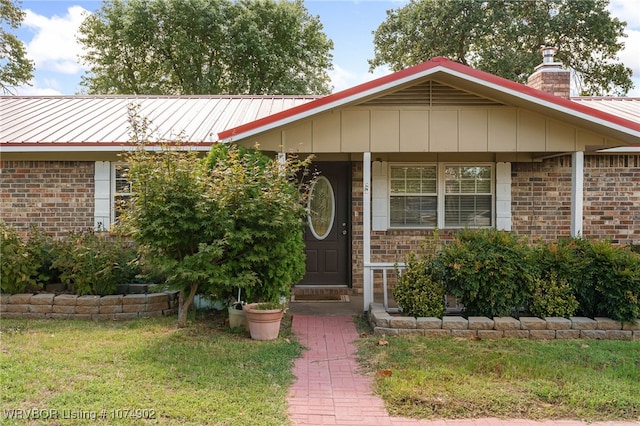 ranch-style home with a front yard