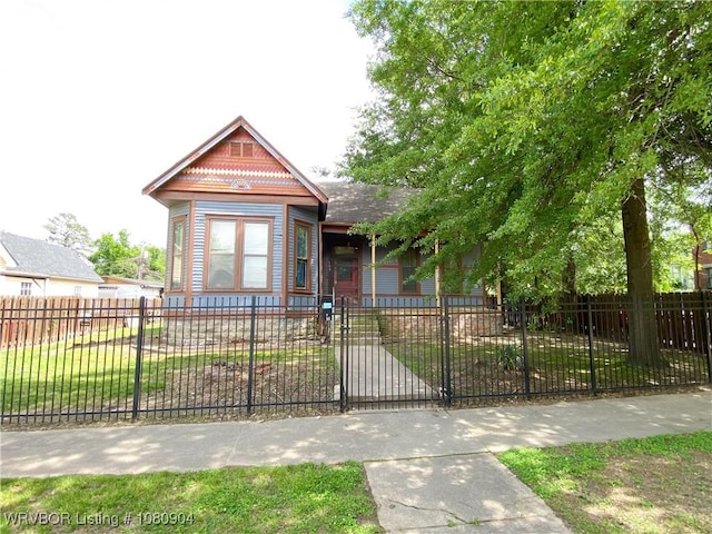 300 17th St, Fort Smith, AR 72901 - victorian house featuring a fenced front yard