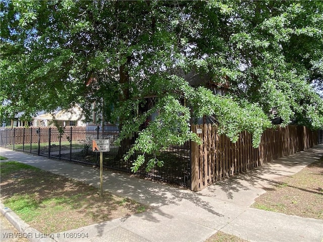 300 17th St, Fort Smith, AR 72901 - view of gate