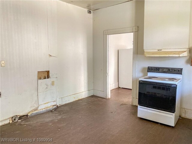 300 17th St, Fort Smith, AR 72901 - kitchen with electric range and under cabinet range hood