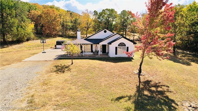 single story home featuring covered porch and a front lawn