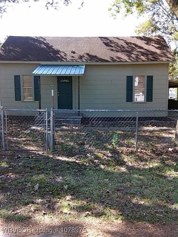 436 N Pine St, Waldron, AR 72958 - view of front of property with a fenced front yard and a gate