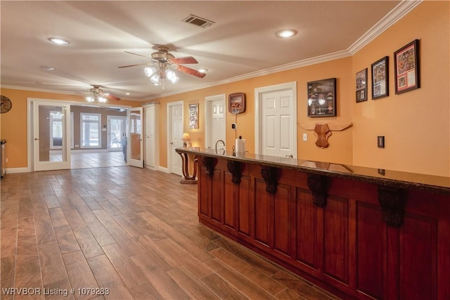 welcome area featuring visible vents and a ceiling fan