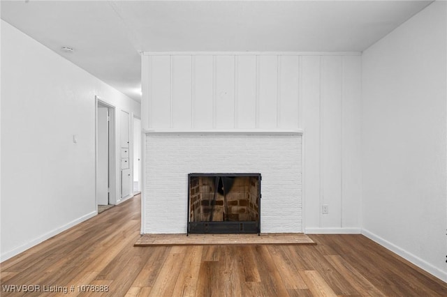 interior details with hardwood / wood-style floors