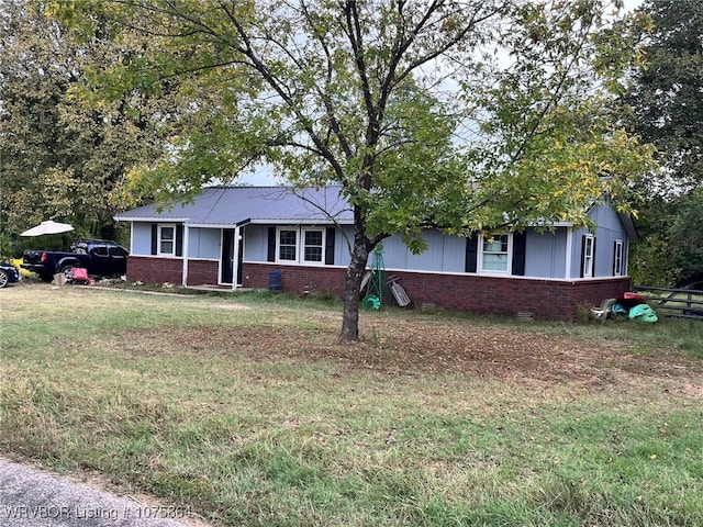 ranch-style home with a front lawn