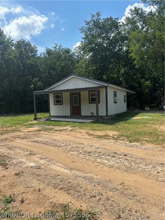 view of front of house featuring covered porch