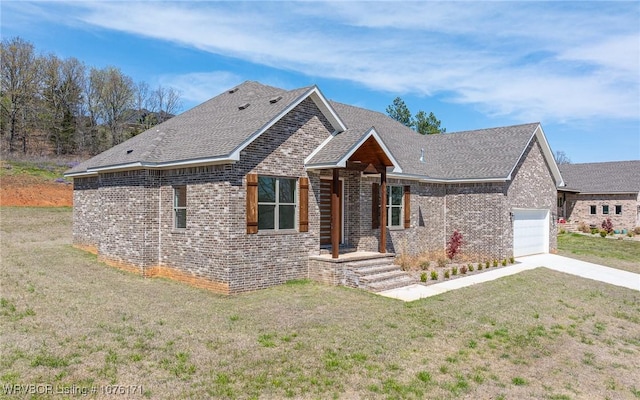 view of front facade featuring a garage and a front lawn