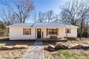 view of front of house with a porch