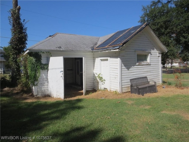 back of house featuring a lawn