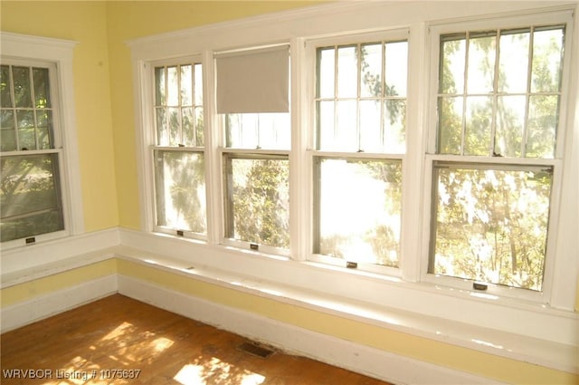 interior details with hardwood / wood-style floors